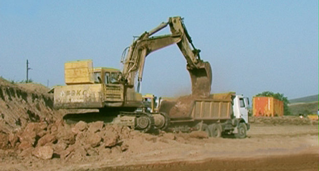 Работы на Кашенском месторождении в Мартакертском районе Нагорного Карабаха. Кадр из видеорепортажа "Телевидения Арцаха", http://www.artsakh.tv