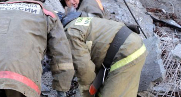 Сотрудники МЧС за разбором завалов. Фото: 42.mchs.gov.ru