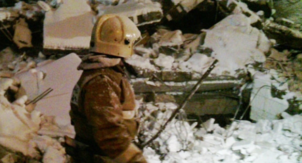 Ростовская область, Таганрог, 13 декабря 2012 г. Поисково-спасательные работы на месте обрушения строящегося здания. Фото пресс-службы МЧС, http://www.mchs.gov.ru