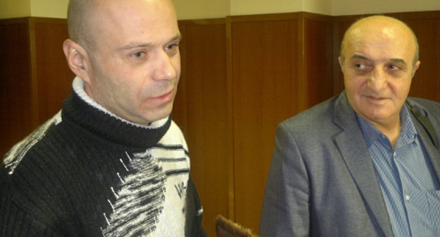 Дмитрий Павлюченков и его адвокат Карен Нерсесян в Мосгорсуде. 12 декабря 2012 г. Фото Юлии Буславской для "Кавказского узла"