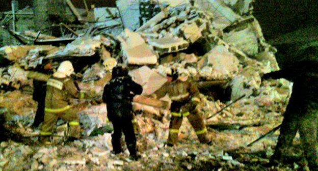 Обрушение строящегося дома в Таганроге. Ростовская область, 13 декабря 2012 г. Фото: ЮРЦ МЧС РФ, http://www.mchs.ru