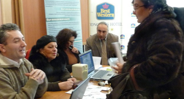 На ярмарке труда в рамках программы "Улучшение уровня жизни лиц, имеющих инвалидность, посредством стимулирования занятости". Ереван, 14 декабря 2012 г. Фото Армине Мартиросян для "Кавказского узла"