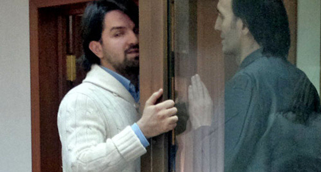 Мурад Мусаев (слева) и Юсуп Темерханов во время процесса по делу об убийстве Юрия Буданова. Москва, 18 декабря 2012 г. Фото корреспондента "Кавказского узла"