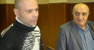 Дмитрий Павлюченков (слева) и Карен Нерсесян после заседания суда. Москва, 12 декабря 2012 г. Фото Юлии Буславской для "Кавказского узла" Дмитрий Павлюченков (слева) и Карен Нерсесян после заседания суда. Москва, 12 декабря 2012 г. Фото Юлии Буславской для "Кавказского узла"