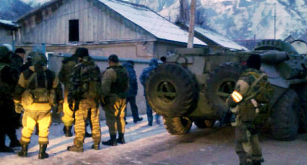Спецоперация в Тырнаузе, Кабардино-Балкария, 12 декабря 2012 г. Фото пресс-службы МВД КБР, http://07.mvd.ru