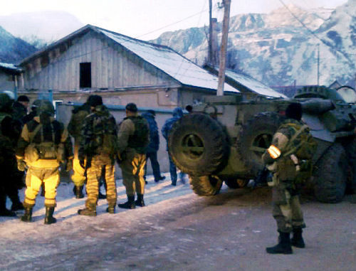 Спецоперация в Тырнаузе, Кабардино-Балкария, 12 декабря 2012 г. Фото пресс-службы МВД КБР, http://07.mvd.ru