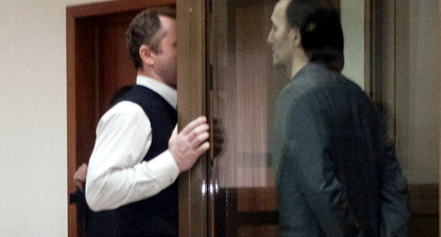 Юсуп Темерханов (справа) на судебном заседании 18 декабря 2012 г. Фото "Кавказского узла"