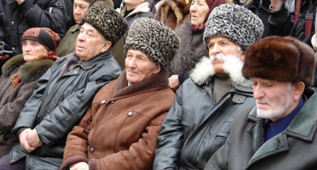 Кабардино-Балкария, Нальчик, 8 марта 2009 г. Траурный митинг в день годовщины депортации балкарского народа. Фото: http://archivesjournal.ru