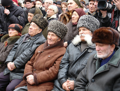 Кабардино-Балкария, Нальчик, 8 марта 2009 г. Траурный митинг в день годовщины депортации балкарского народа. Фото: http://archivesjournal.ru