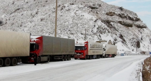 На участке Военно-Грузинской дороги, закрытом из-за ухудшения погодных условий. Фото пресс-службы ГУ МЧС России по Республике Северная Осетия, www.15.mchs.gov.ru 