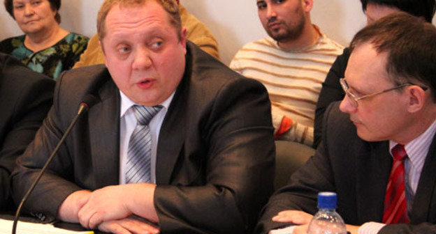 И.о. директора "Электроцинка" Игорь Ходыко (слева) во время заседания Общественной палаты РФ. Владикавказ, 21 декабря 2012 г. Фото Эммы Марзоевой для "Кавказского узла"