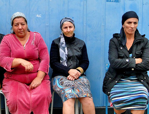 Участники голодовки беженцев в ПВР "Промжилбаза". Ингушетия, Карабулак, сентябрь 2012 г. Фото http://kavpolit.com