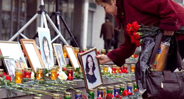 На траурном митинге в 9-ю годовщину трагедии Норд-Оста. Москва, 26 октября 2011 г. Фото: Yuri Timofeyev (RFE/RL)
