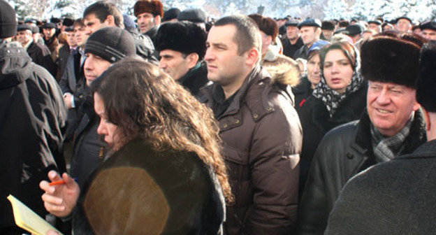 Похороны ректора аграрного университета Бориса Жерукова. Нальчик, 26 декабря 2012 г. Фото Людмилы Маратовой для "Кавказского узла"