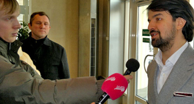 Мурад Мусаев дает интервью журналистам. Москва, 25 декабря 2012 г. Фото Юлии Буславской для "Кавказского узла"