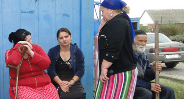 Жители ПВР "Промжилбаза" в Карабулаке во время акции протеста. Сентябрь 2012 г. Фото: http://kavpolit.com/golodnyj-krik