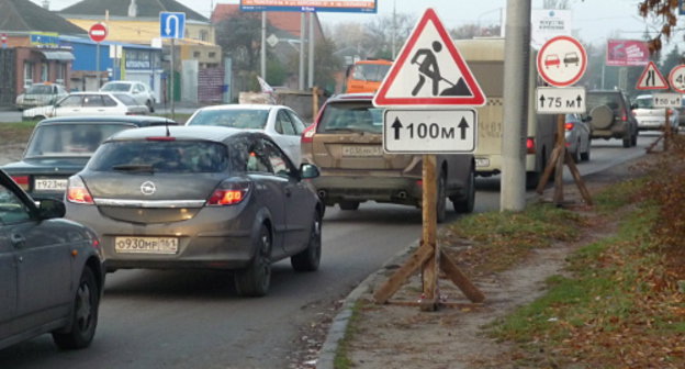 Транспортный коллапс из-за ремонта водопровода в микрорайоне Александровка. Ростов-на-Дону, 6 ноября 2012 г. Фото Олеси Диановой для "Кавказского узла" 
