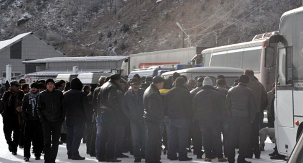 Пункт обогрева у КПП "Верхний Ларс" на Военно-Грузинской дороге. Северная Осетия, 23 декабря 2012 г. Фото пресс-служба ГУ МЧС Северной Осетии, http://www.15.mchs.gov.ru