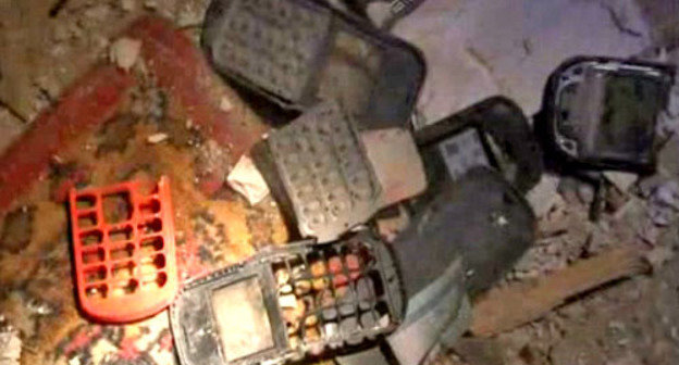 Мобильные телефоны, найденные на месте спецоперации. Махачкала, 29 декабря 2012 г. Фото: министерство внутренних дел по Республике Дагестан, http://05.mvd.ru