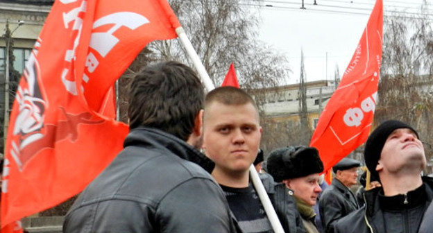 Представители регионального Союза автомобилистов присутствовали на митинге, посвященный девяностолетию со дня образования СССР. Волгоград, 29 декабря 2012 г. Фото Татьяны Филимоновой для "Кавказского узла"