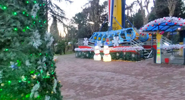 Новогодняя елка в парке "Ривьера". Сочи,30 декабря 2012 г. Фото Светланы Кравченко для "Кавказского узла" 