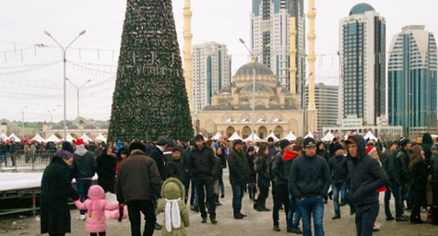 Елка в центре Грозного. 31 декабря 2012 г. Фото "Кавказского узла"