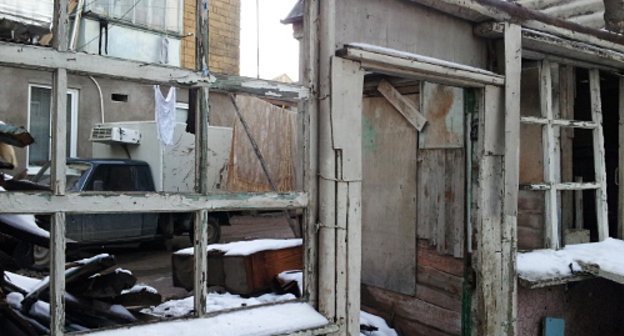 Дербент, улица Крепостная. Остатки дома, разрушенного октябрьским наводнением. 27 декабря 2012 г. Фото Патимат Махмудовой для "Кавказского узла"