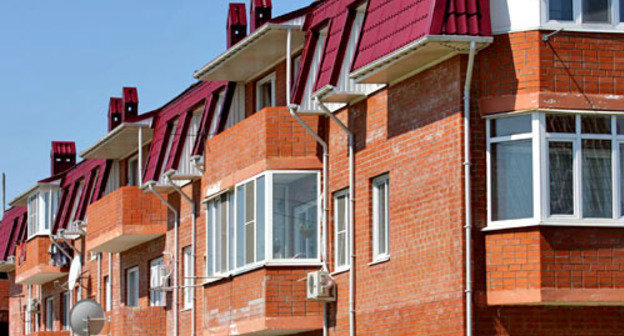 Дом в поселке Яблоновский в Адыгее, который в новогоднюю ночь остался без теплоснабжения. Фото: сайт компании ООО "Стройкомплекс", http://s-kompleks.ru