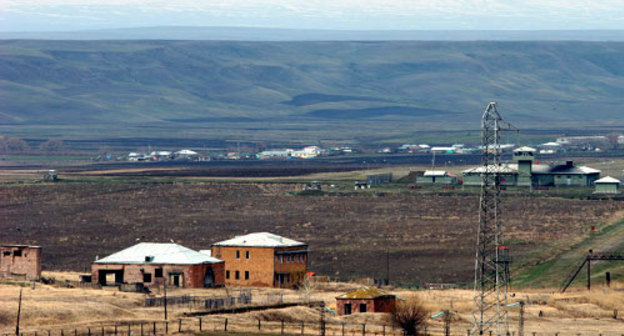 Участок армянско-турецкой границы в районе Гюмри, вид со стороны Армении. Фото Сергея Кузнецова, pilot.strizhi.info/2007/05/01/3170