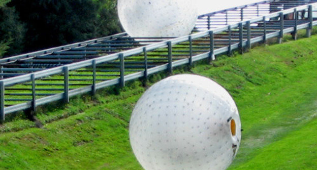 Шар-аттракцион "Зорб". Фото http://ru.wikipedia.org