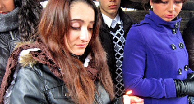 Молодежь из разных районов Нагорного Карабаха отметила новогодний праздник по старинным карабахским традициям. Нагорный Карабах, Аскеранский район, 9 января 2012 г. Фото Алвард Григорян для "Кавказского узла"