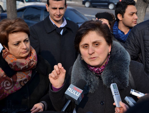 Участники акции протеста стоматологов у президентской резиденции в Ереване. 14 января 2013 г. Фото: http://www.ilur.am