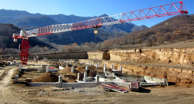 Строительство военного училища имени Суворова и Мадатова в селе Ванк Мартакертского района. Нагорный Карабах, 1 декабря 2012 г. Фото Алвард Григорян для "Кавказского узла"