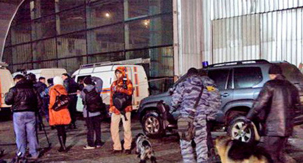 Сотрудники ФСБ работают на месте теракта в аэропорту «Домодедово». Москва, 24 января 2011 г. Фото: Yuri Timofeyev (RFE/RL)