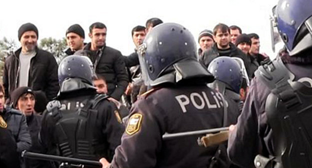 Акция протеста в Торговом центре "Бина". Баку, 19 января 2012 г. Фото: http://www.radioazadlyg.org