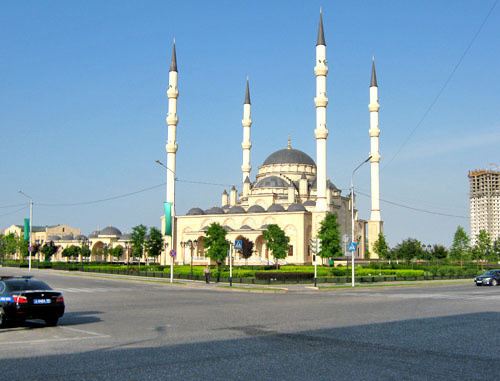 Мечет имени Ахмада Кадырова в Грозном. Фото: Саид-Эми Кайсаров, http://ru.wikipedia.org