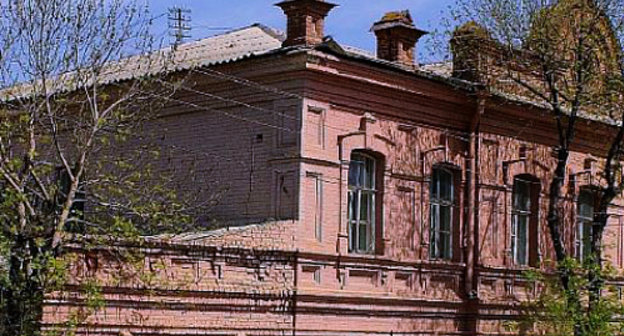 Астрахань, Покровская площадь, д.1, к.1. Здание, в котором располагается "Центр сестринского ухода". Фото: http://astrakhan.vsedomarossii.ru