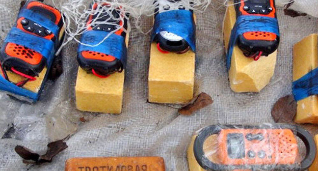 Самодельные взрывные устройства, обнаруженные в схроне. Кабардино-Балкария, Баксанский район, 22 января 2013 г. Фото http://www.nak.fsb.ru/