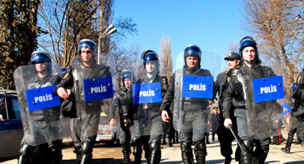 Полиция в центре города Исмаиллы. Азербайджан, 24 января 2013 г. Фото Азиза Каримова для "Кавказского узла"