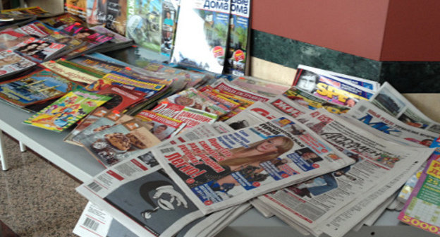Прилавок с печатной продукцией в аэропорту "Магас". Ингушетия, 25 января 2013 г. Фото Абдуллы Дудуева