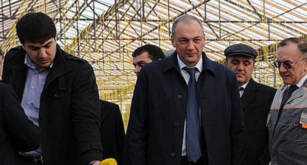 Глава Дагестана Магомедсалам Магомедов посещает объекты агропрома республики. Январь 2013 г. Фото пресс-службы президента Республики Дагестан, http://president.e-dag.ru