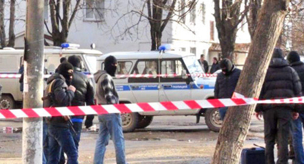 Оперативно-следственная группа работает на месте происшествия. Кабардино-Балкария, Нальчик, 20 января 2013 г. Фото: министерство внутренних дел по Кабардино-Балкарской республике, http://07.mvd.ru