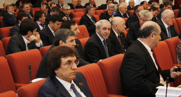 Депутаты Народного собрания Республики Дагестан. Фото: Айшат Магомедова, http://www.riadagestan.ru