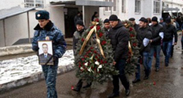Похороны подполковника полиции Анатолия Букина. Нальчик, 30 января 2013 г. Фото пресс-службы МВД КБР, http://07.mvd.ru