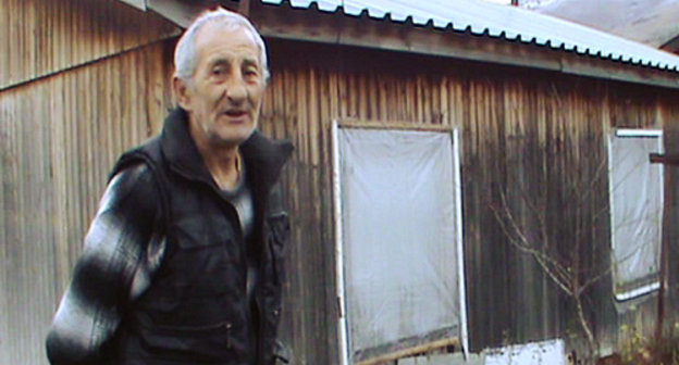 Филипп Дарчинян, живущий во времянке. Спитак, декабрь 2012 г. Фото Армине Мартиросян для "Кавказского узла"