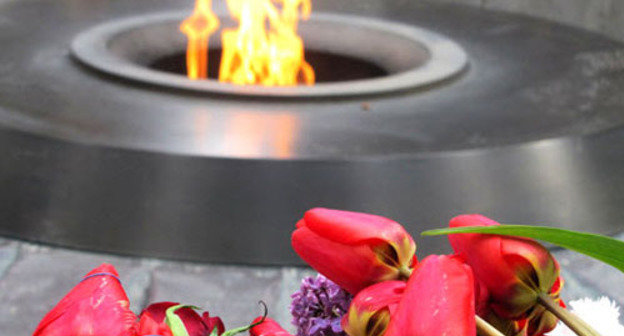 Вечный огонь у мемориала памяти жертв армянского Геноцида. Ереван, 24 апреля 2011 г. Фото Инессы Саргсян для "Кавказского узла"