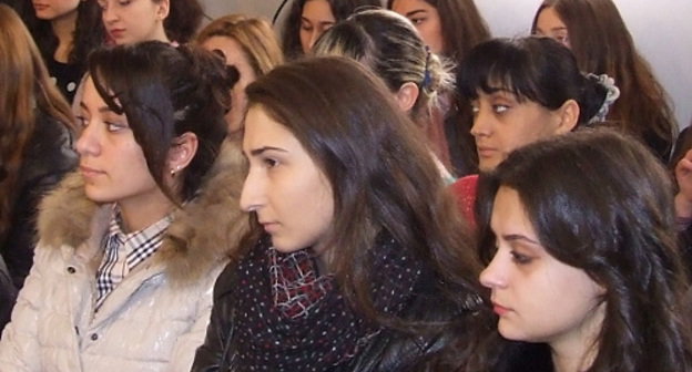 Молодые люди, записавшиеся на курсы русского языка и истории, организованные "обществом Ираклия второго". Тбилиси, 1 февраля 2013 г. Фото Эдиты Бадасян для "Кавказского узла"