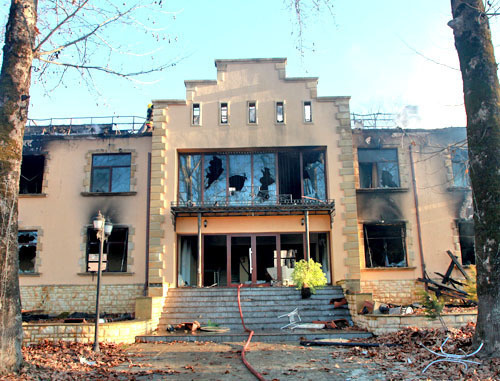 Отеле "Чыраг", сгоревший во время беспорядков в Исмаиллы. Азербайджан, 24 января 2013 г. Фото Азиза Каримова для "Кавказского узла"