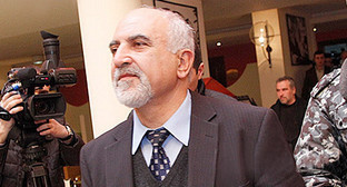Паруйр Айрикян во время пресс-конференции в Ереване 5 февраля 2013 г. Фото: © PanARMENIAN Photo/Tigran Mehrabyan Паруйр Айрикян во время пресс-конференции в Ереване 5 февраля 2013 г. Фото: © PanARMENIAN Photo/Tigran Mehrabyan