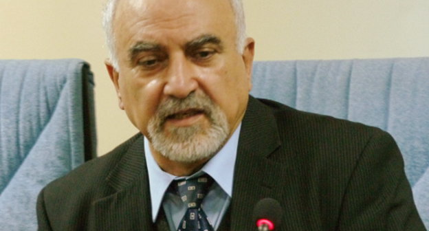 Паруйр Айрикян заявляет о продолжении своей агитационной кампании на пресс-конференции в Ереване 5 февраля 2013 г. Фото Армине Мартиросян для "Кавказского узла"